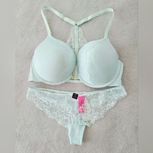Elegant Lace Bra and Panty Set in Mint Green